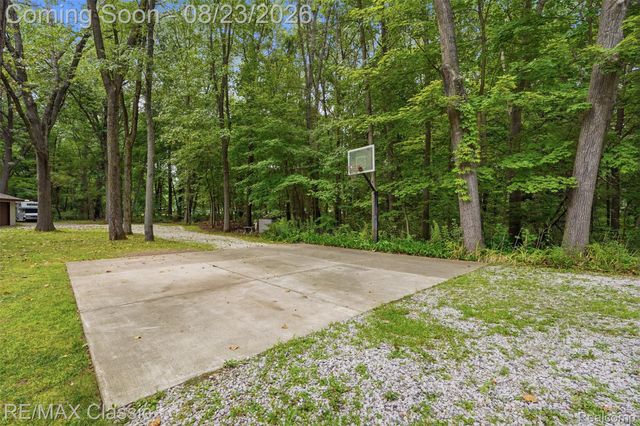 5109 Harvey Lake Road, Highland Charter Township, MI 48356