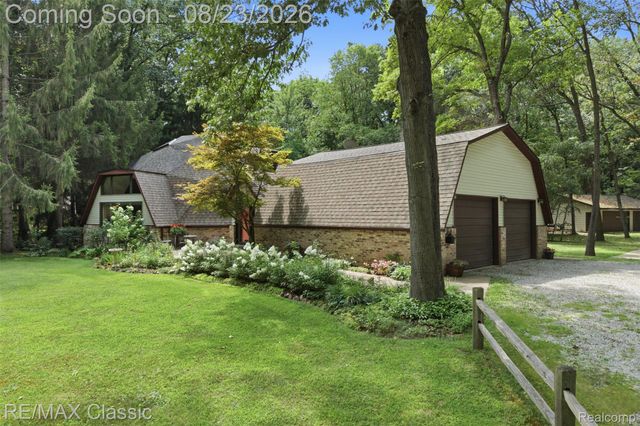 5109 Harvey Lake Road, Highland Charter Township, MI 48356