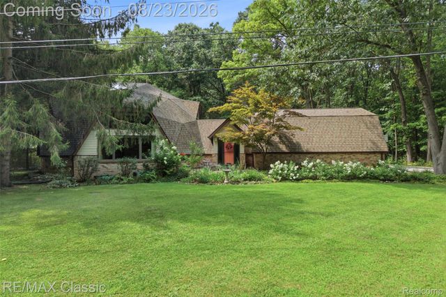 5109 Harvey Lake Road, Highland Charter Township, MI 48356