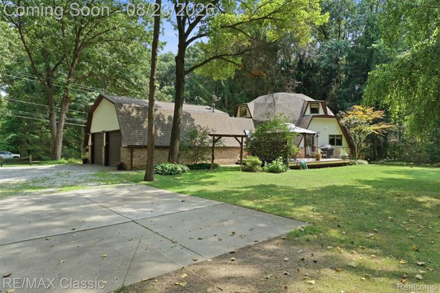 5109 Harvey Lake Road, Highland Charter Township, MI 48356