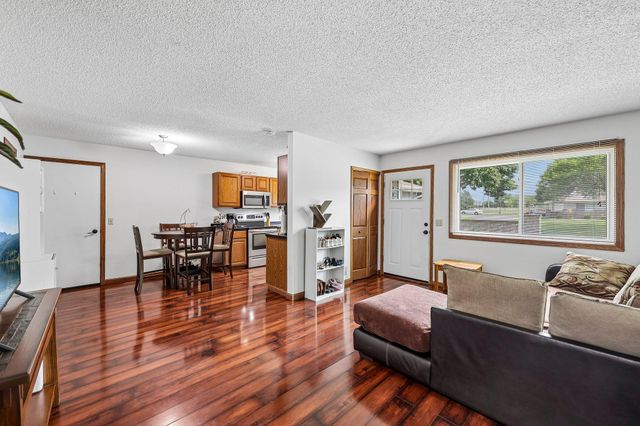 8420 S Pond Trail, Champlin, MN 55316