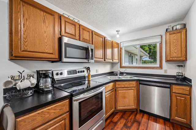 8420 S Pond Trail, Champlin, MN 55316
