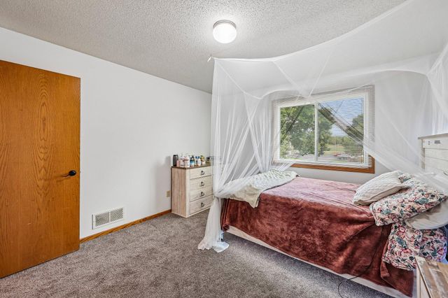 8420 S Pond Trail, Champlin, MN 55316