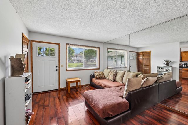 8420 S Pond Trail, Champlin, MN 55316
