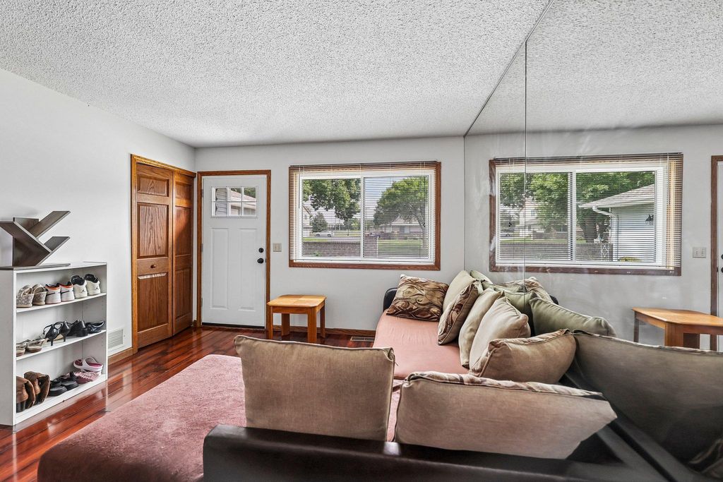 8420 S Pond Trail, Champlin, MN 55316 — photo 4