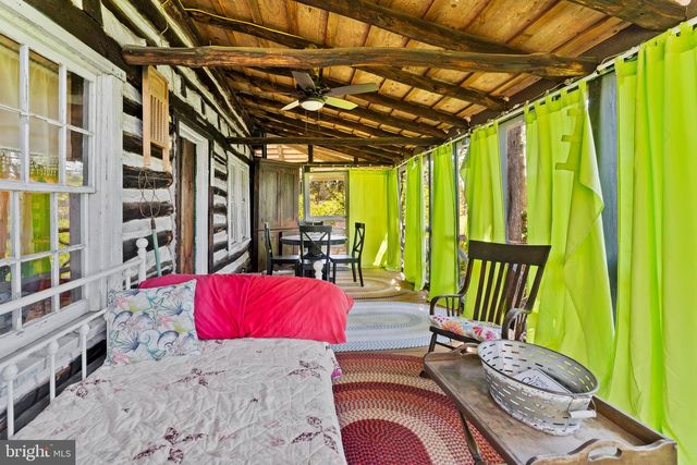 34 OLD WATER RACE RD, Gardners, PA 17324