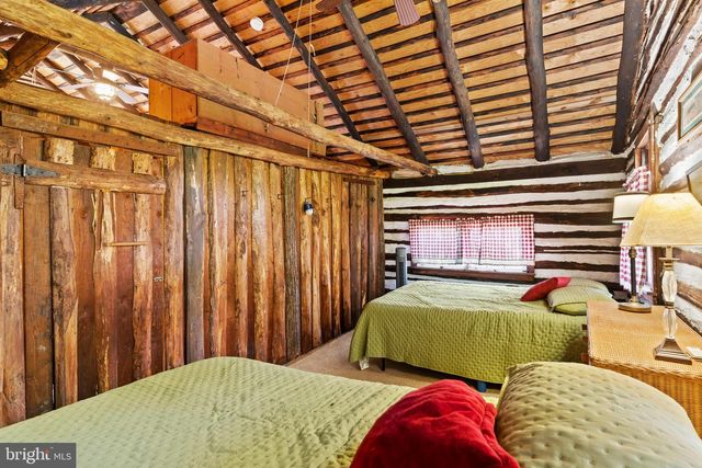 34 OLD WATER RACE RD, Gardners, PA 17324