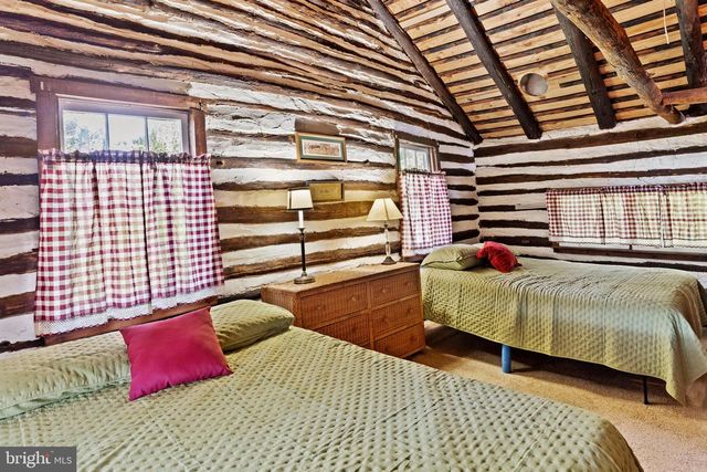 34 OLD WATER RACE RD, Gardners, PA 17324