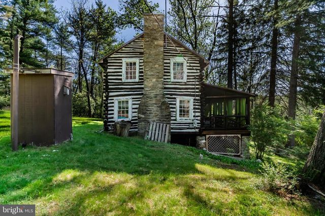 34 OLD WATER RACE RD, Gardners, PA 17324