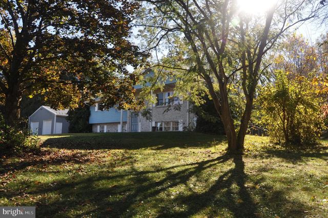 155 STENCE LN, Millersburg, PA 17061