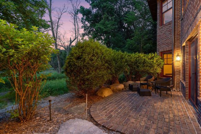1610 Locust Hills Place, Wayzata, MN 55391