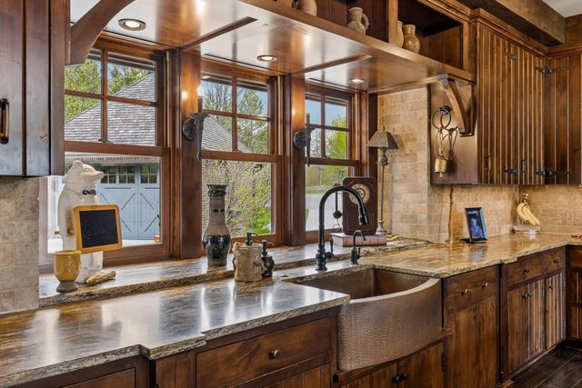 1610 Locust Hills Place, Wayzata, MN 55391