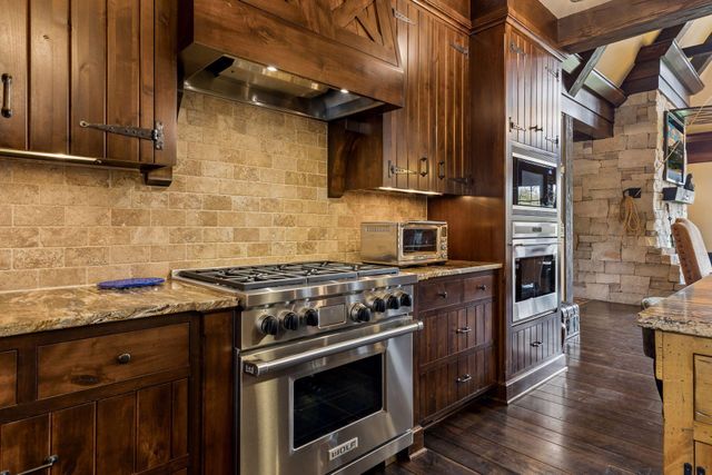 1610 Locust Hills Place, Wayzata, MN 55391