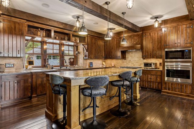 1610 Locust Hills Place, Wayzata, MN 55391