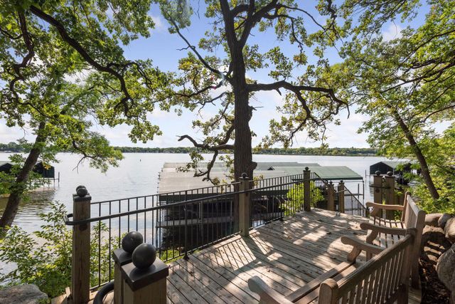 1610 Locust Hills Place, Wayzata, MN 55391