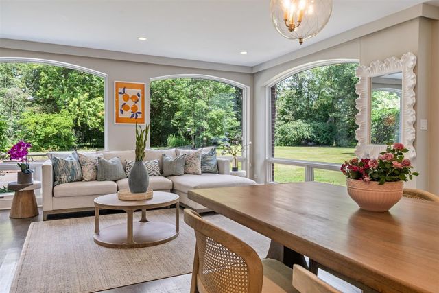 62 Woodley Road, Winnetka, IL 60093