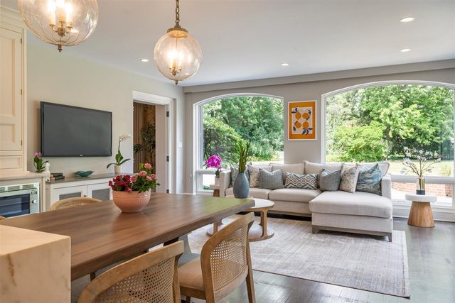 62 Woodley Road, Winnetka, IL 60093