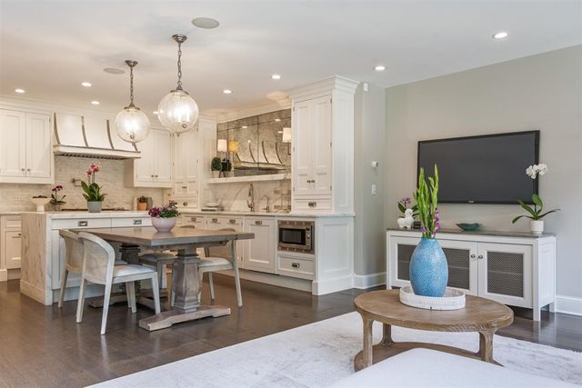 62 Woodley Road, Winnetka, IL 60093