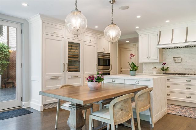 62 Woodley Road, Winnetka, IL 60093