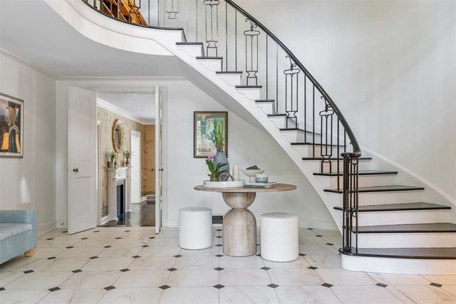 62 Woodley Road, Winnetka, IL 60093