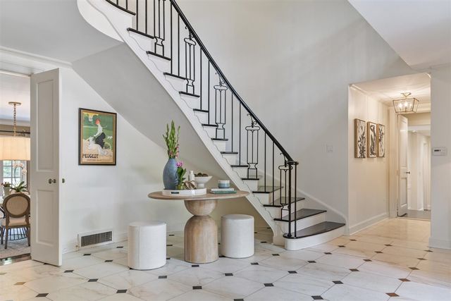 62 Woodley Road, Winnetka, IL 60093