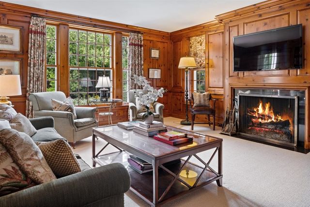 62 Woodley Road, Winnetka, IL 60093