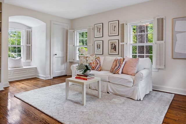 62 Woodley Road, Winnetka, IL 60093