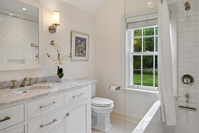 62 Woodley Road, Winnetka, IL 60093