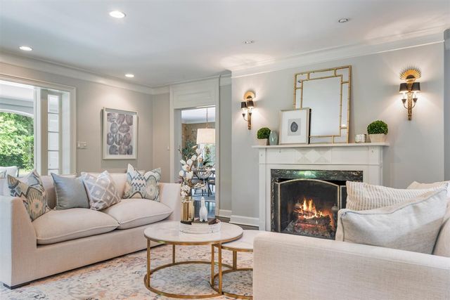 62 Woodley Road, Winnetka, IL 60093