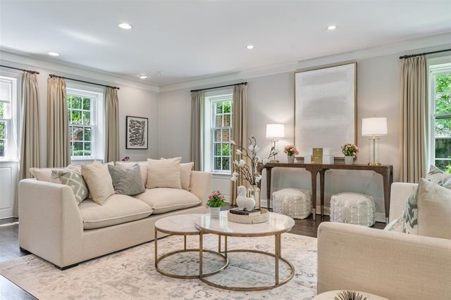 62 Woodley Road, Winnetka, IL 60093