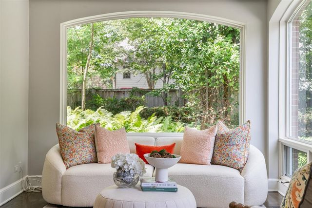 62 Woodley Road, Winnetka, IL 60093