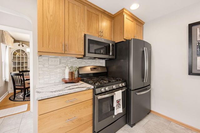 1050 County Road B2 W, Roseville, MN 55113