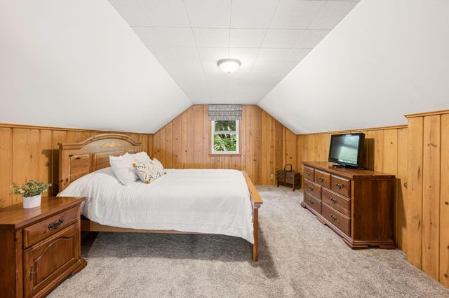 1050 County Road B2 W, Roseville, MN 55113
