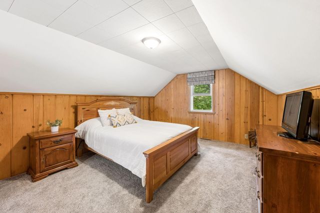 1050 County Road B2 W, Roseville, MN 55113