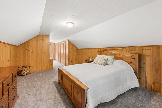 1050 County Road B2 W, Roseville, MN 55113