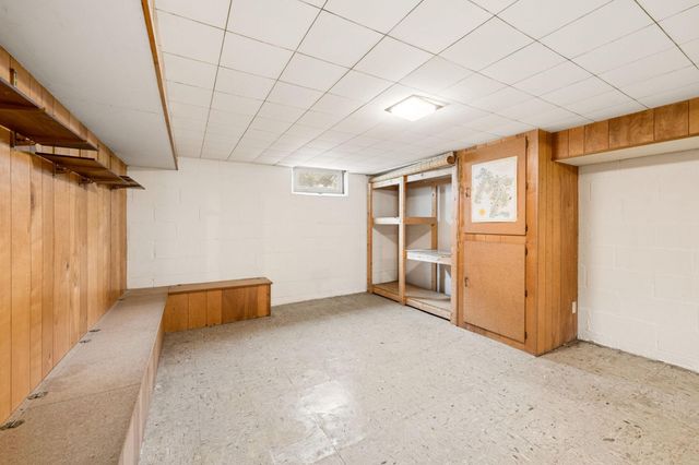 1050 County Road B2 W, Roseville, MN 55113