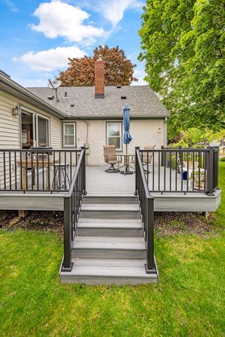 1050 County Road B2 W, Roseville, MN 55113