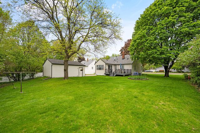 1050 County Road B2 W, Roseville, MN 55113