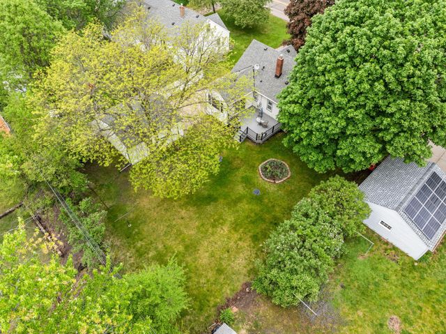 1050 County Road B2 W, Roseville, MN 55113