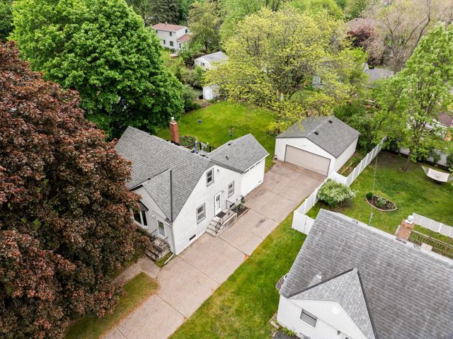 1050 County Road B2 W, Roseville, MN 55113