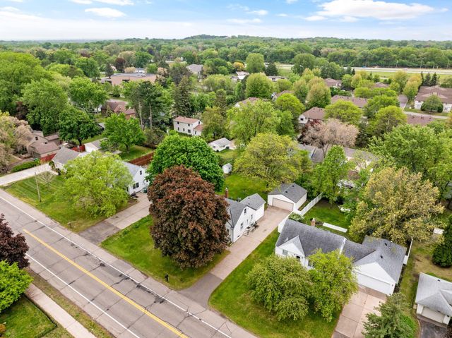 1050 County Road B2 W, Roseville, MN 55113