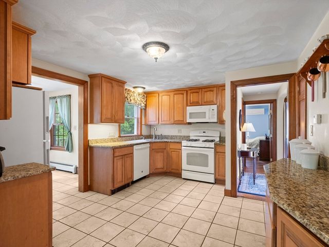39 School House Ln, Billerica, MA 01821