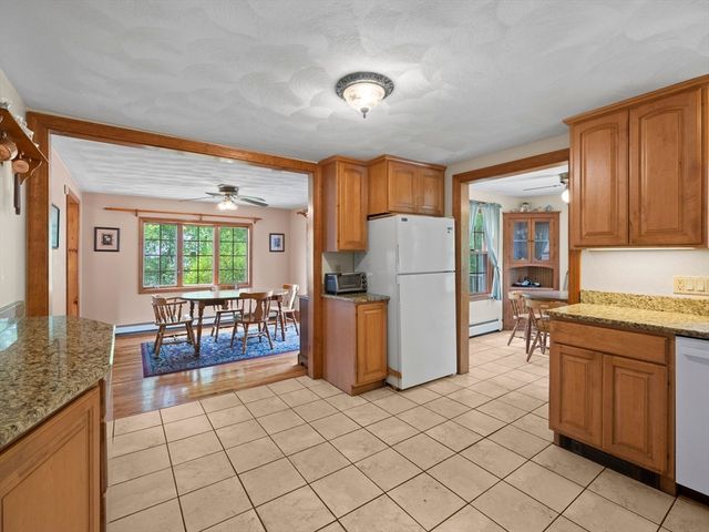 39 School House Ln, Billerica, MA 01821