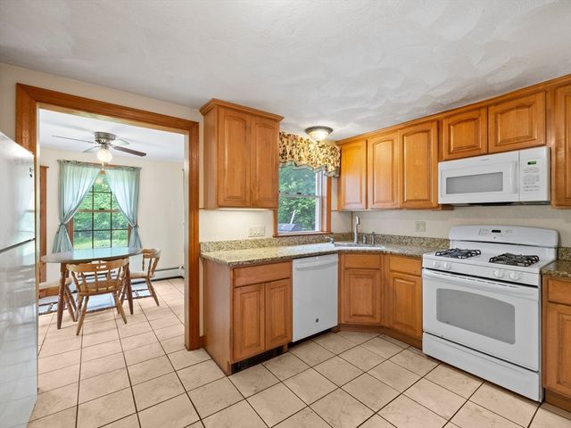 39 School House Ln, Billerica, MA 01821