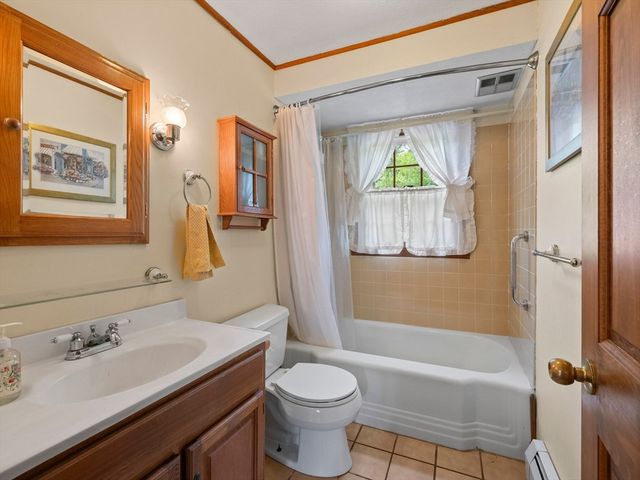 39 School House Ln, Billerica, MA 01821