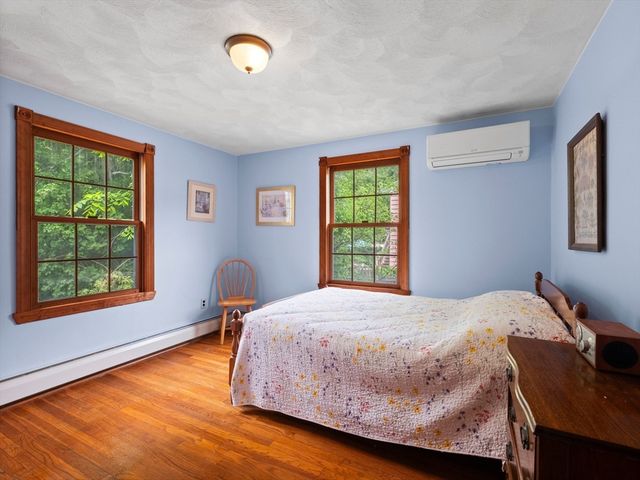 39 School House Ln, Billerica, MA 01821