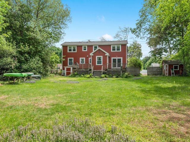 39 School House Ln, Billerica, MA 01821