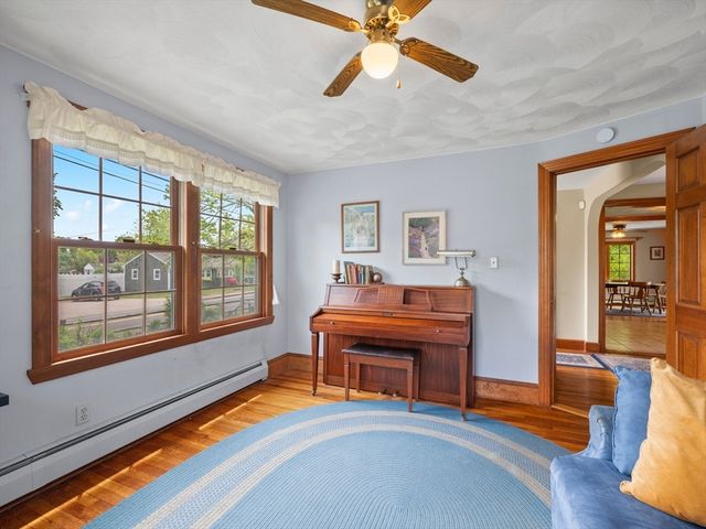 39 School House Ln, Billerica, MA 01821