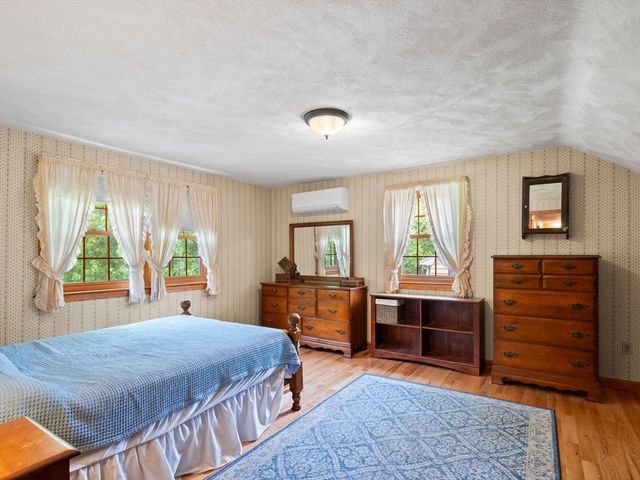 39 School House Ln, Billerica, MA 01821