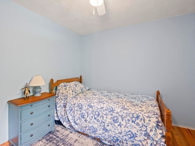 39 School House Ln, Billerica, MA 01821